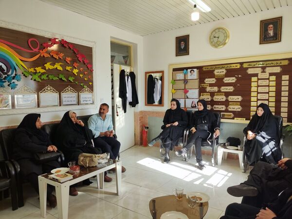 اولین جلسه انجمن اولیا و مربیان در دبستان رضای ۸ طرقبه شاندیز