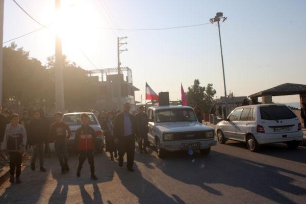 پیاده‌روی خانوادگی در روستای هلیله شهرستان بوشهر 