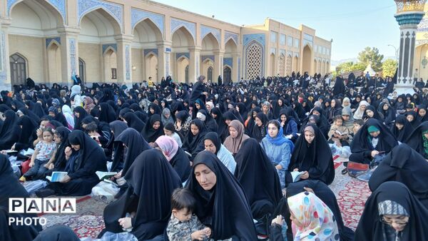 قرائت دعای عرفه در زیارتگاه شهید آیت الله مدرس