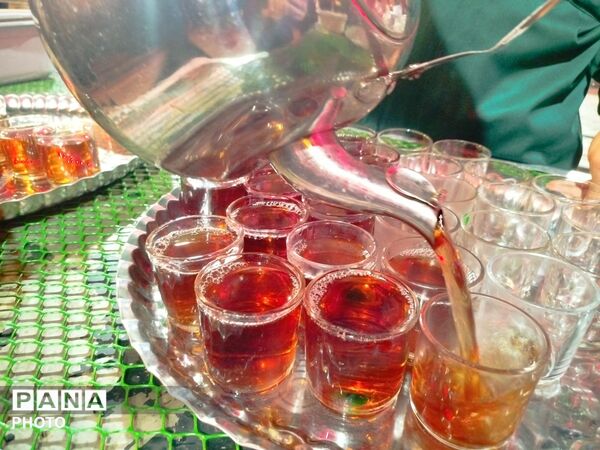 فضای معنوی مسجد جامع نیشابور با برپایی چایخانه حضرت زهرا(س) در رنگ ماتم