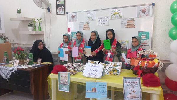 مراسم روز کتاب و کتابخوانی و افتتاح کتابخانه در دبستان شاهد تحقیقی ناحیه ۶