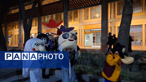 کارناوال عروسکی جشنواره فیلم‌های کودکان و نوجوانان در چهارباغ اصفهان 