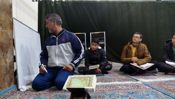 جلسه هفتگی آموزش قرآن در شهرستان خلیل آباد 