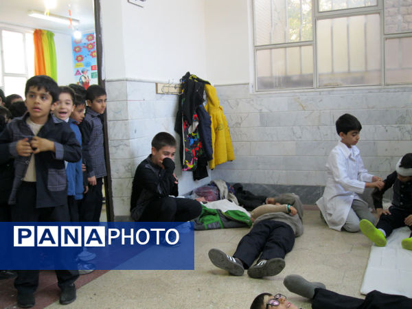 اجرای مانور زلزله در دبستان سمیه قم