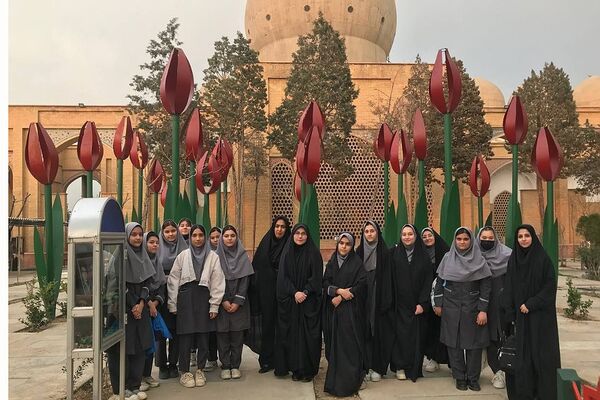 بزرگداشت «مادران چشم به راه»باحضور دانش‌آموزان دبیرستان دخترانه معرفت کهریزک