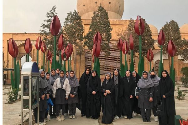 بزرگداشت «مادران چشم به راه»باحضور دانش‌آموزان دبیرستان دخترانه معرفت کهریزک