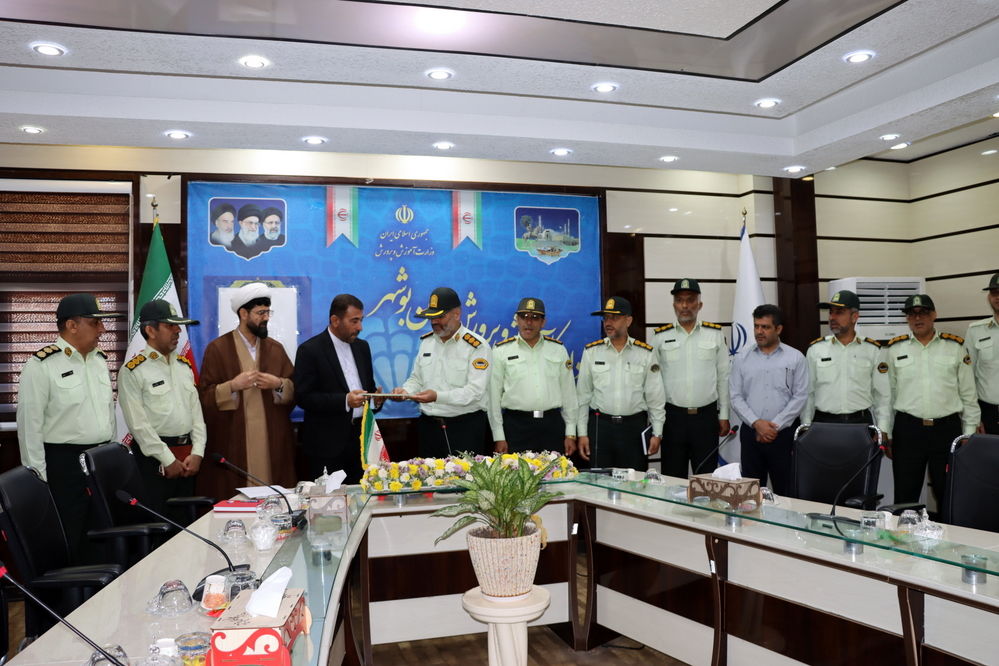 دیدار  معاون هماهنگ کننده فراجا استان بوشهر و هیات همراه با مدیر کل آموزش و پرورش استان بوشهر 