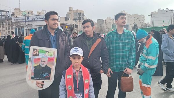 حضور پر شور مردم مشهد در راهپیمایی ۲۲ بهمن