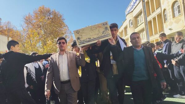 تشییع پیکر شهید گمنام در دبیرستان پویا یاسوج