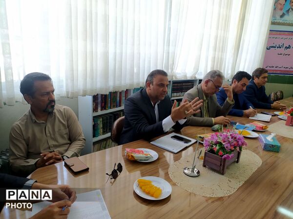 جلسه شورای دبیران دبیرستان نمونه آیت‌الله خامنه‌ای