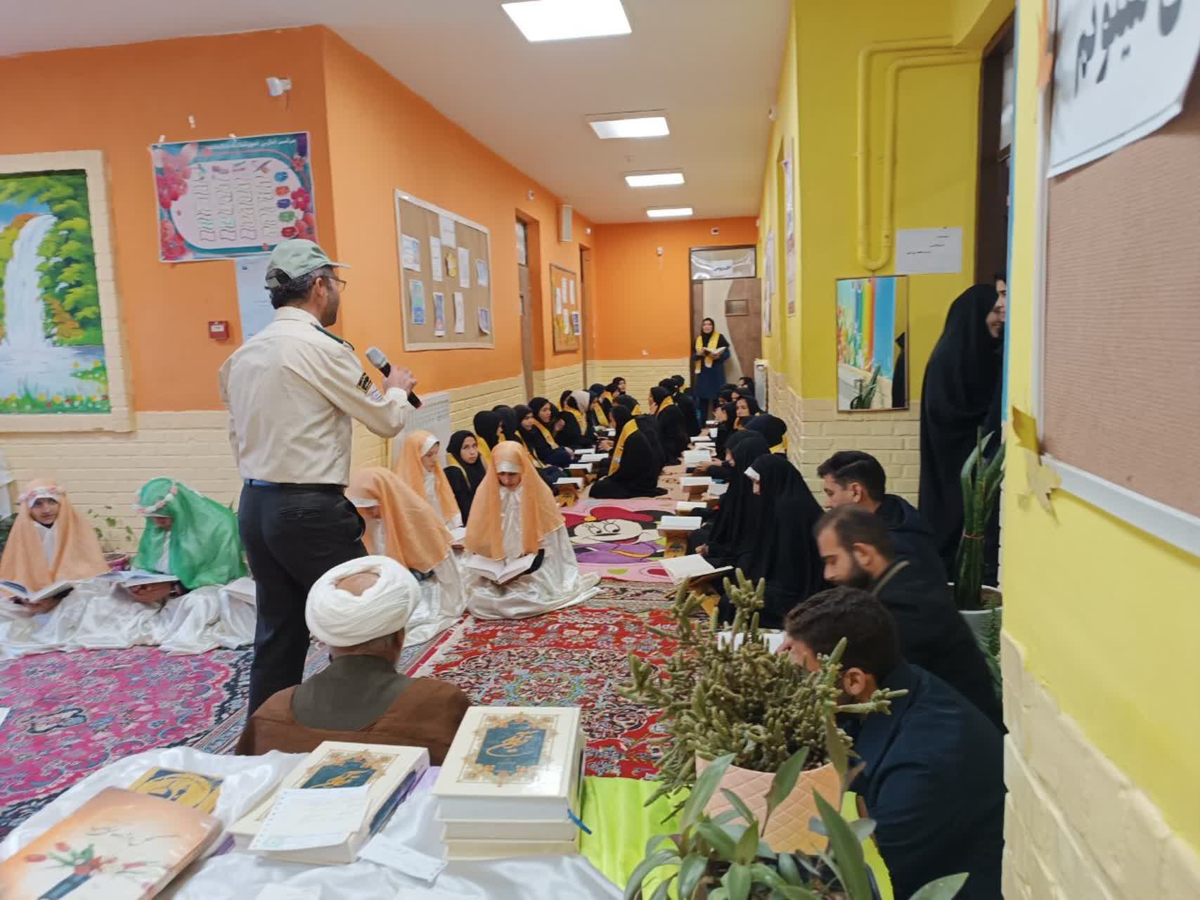 محفل انس با قرآن کریم در دبیرستان دخترانه شهدای زیارت 