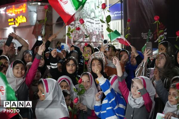 اجتماع بزرگ ریحانه‌های فاطمی در گرامیداشت شهدای میناب