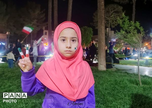 نسل جدید هم پای کار انقلاب هستند
