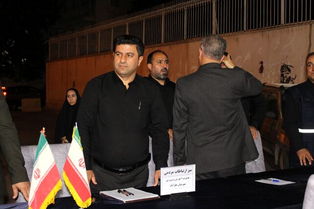 پاسخگویی مستقیم مسئولان نظرآباد به شهروندان در میز خدمت شبانه 