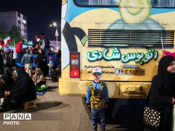 تجمع شبانهٔ شهروندان در پنجاه‌ونهمین شب یادبود در بلوار فضل