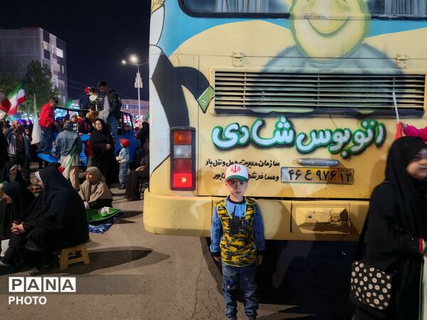 تجمع شبانهٔ شهروندان در پنجاه‌ونهمین شب یادبود در بلوار فضل