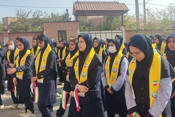  آیین وطن‌یار در مدرسه فرزانگان1 اسلامشهر باحضور خانواده شهید شاکری 