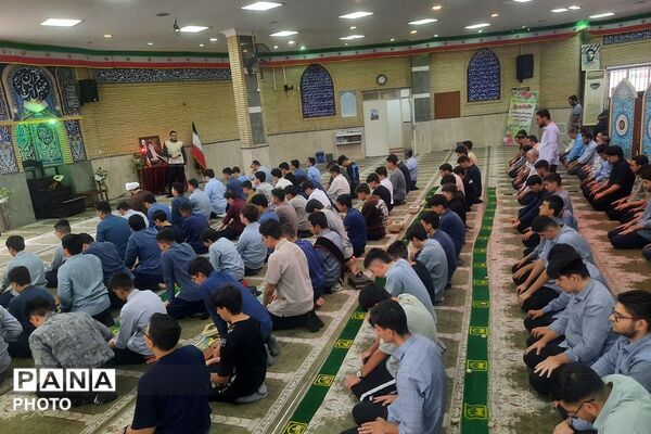 برپایی نماز جماعت در مدارس ناحیه دو شهرری 