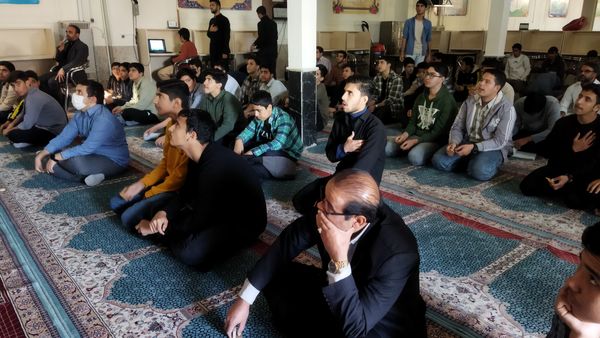 قرائت زیارت حضرت فاطمه (س) در دبیرستان شاهد ابوذر غفاری 