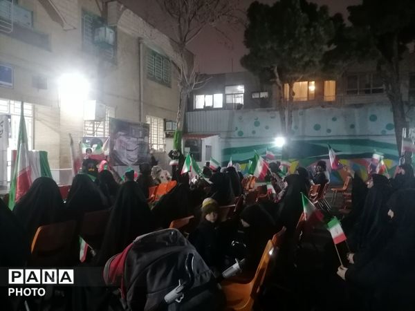 اجتماع بزرگ خانوادگی بر مدار ایران با حضور دانش آموزان ناحیه 3 مشهد