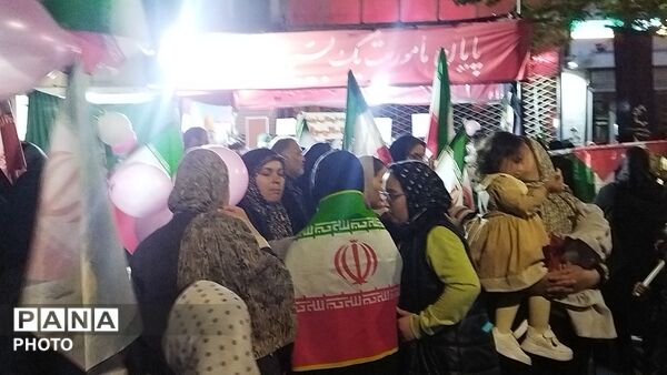 دختران نیشابوری در صف اول تجمعات-۳