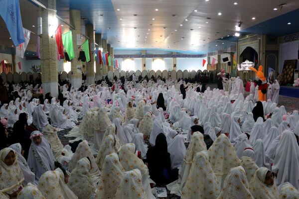 جشن تکلیف2000 نفری دانش‌آموزان زابل