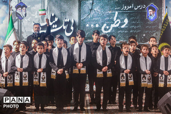 گرامیداشت دانش‌آموزان مدرسه میناب در حرم مطهر رضوی