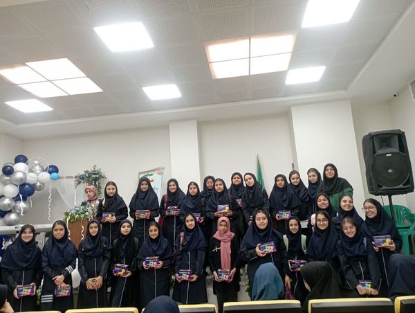  جشن جوانه ها در دبیرستان رحمت ناحیه ۲ اصفهان 