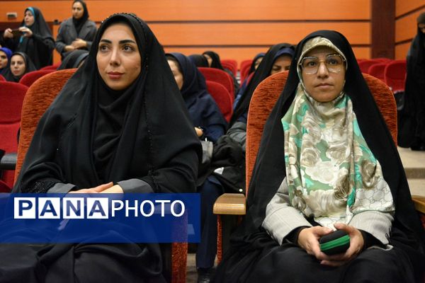 آیین تجلیل از برگزیدگان حوزه مشاوره و پیشگیری از آسیب‌های اجتماعی بهارستان‌دو