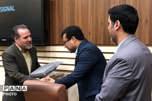 کارگاه توانمندسازی مدیران و معاونین پرورشی مدارس غیر دولتی و افتتاحیه طرح نماد در ناحیه دو شهرری 