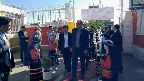 آیین نواختن " زنگ سپاس معلم "  در تربت حیدریه