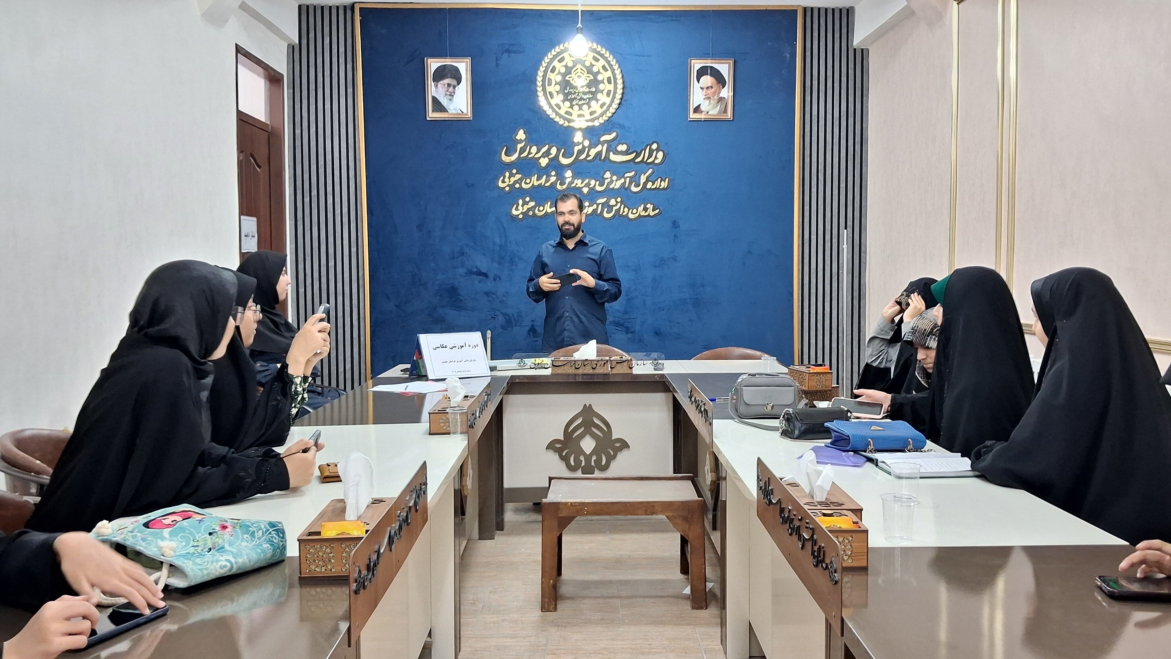 دوره آموزشی عکاسی در سازمان دانش آموزی