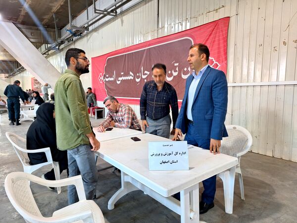 حضور پرشور دانش‌آموزان عضو سازمان دانش‌آموزی در نمازجمعه اصفهان