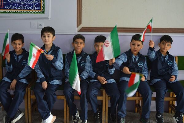 برگزاری جشن شکوفه‌های کلاس اولی دربهارستان‌دو
