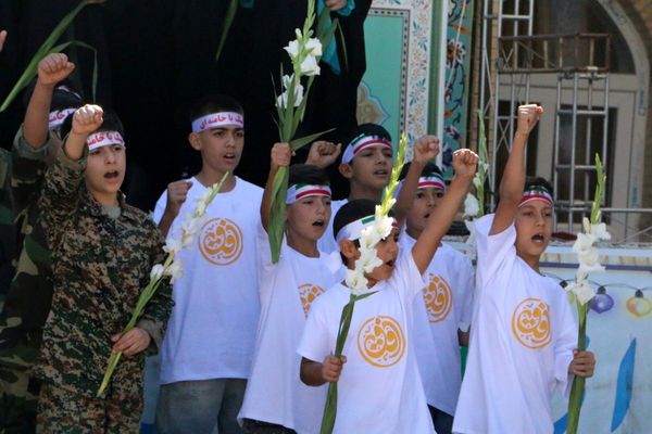 آیین غبارروبی و گلباران مزار شهدا در آستان امامزاده بی‌بی سکینه خاتون (س)