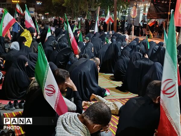 جلوه‌هایی از تجمع میدان امام خمینی(ره) قم در دومین شب محرم