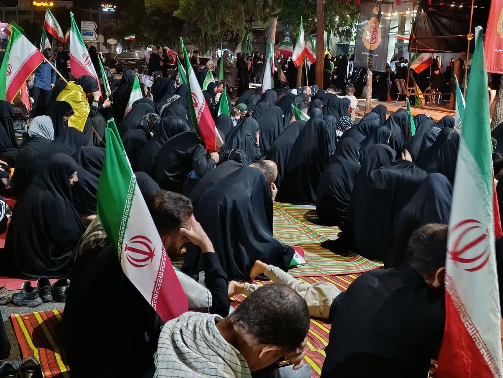 جلوه‌هایی از تجمع میدان امام خمینی(ره) قم در دومین شب محرم
