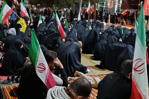 جلوه‌هایی از تجمع میدان امام خمینی(ره) قم در دومین شب محرم