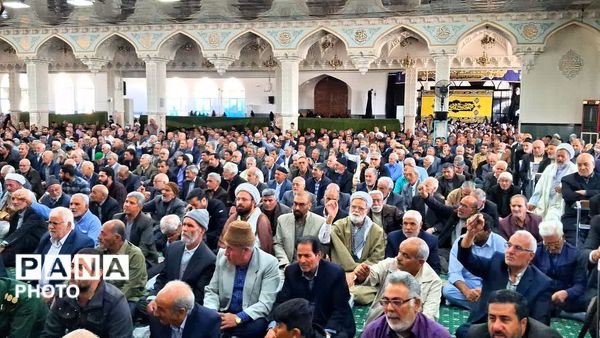 نماز جمعه ای با عطر رمضان در کاشمر 