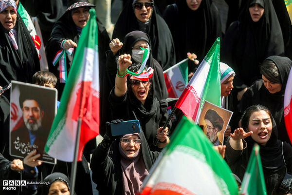 رزمایش دختران «جان‌فدای ایران»