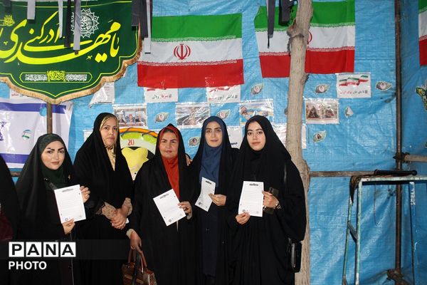 گردهمایی معلمان چهاردانگه در موکب فرهنگیان تجمعات شبانه