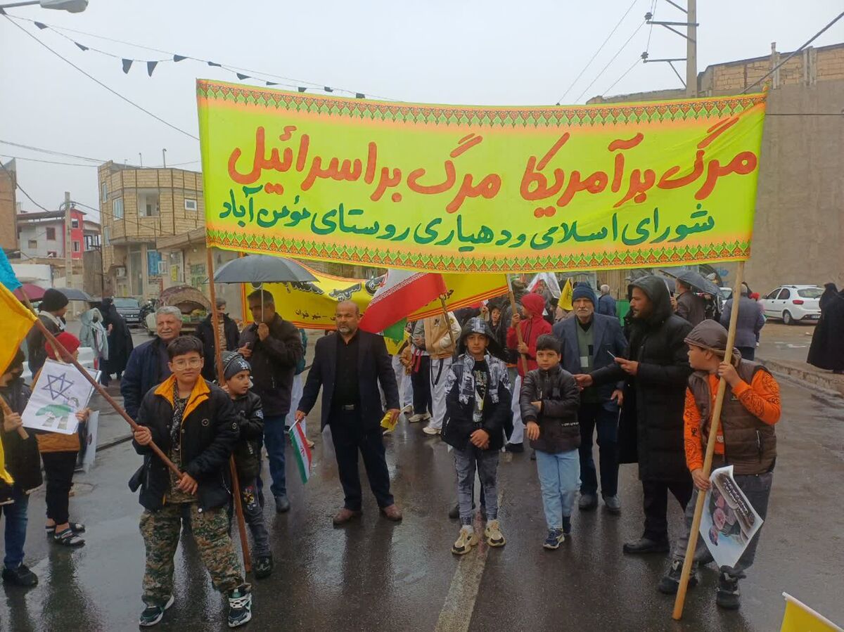 حضور اهالی روستای مؤمن‌آباد بخش مرکزی قم در راهپیمایی روز قدس