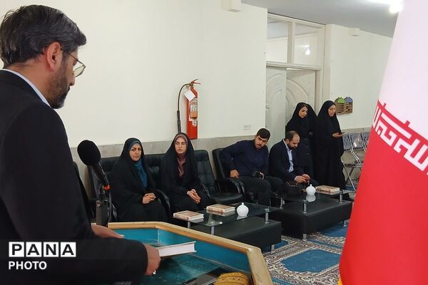 آیین بازگشایی مهر، نماز جماعت و محفل انس با قرآن در هنرستان دخترانه اولیا ۳ کهریزک