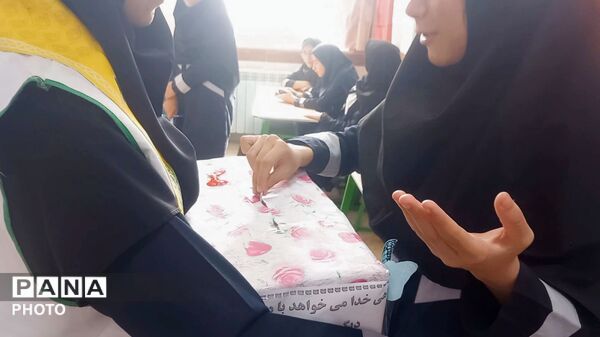 جشن عاطفه‌‌ها؛ تجلی مهربانی و همدلی در دبیرستان دخترانه قلم‌ چی
