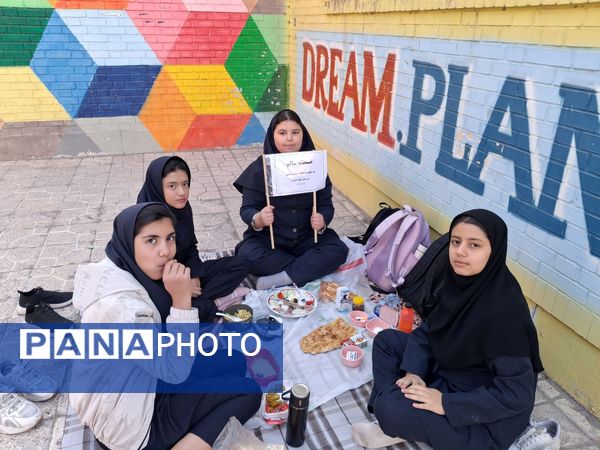 پیشتازان سلامت و نشاط در اردوی دبیرستان شهید مدرس 