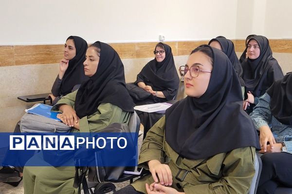 جلسه شورای معلمان دبیرستان نمونه دولتی ولایت