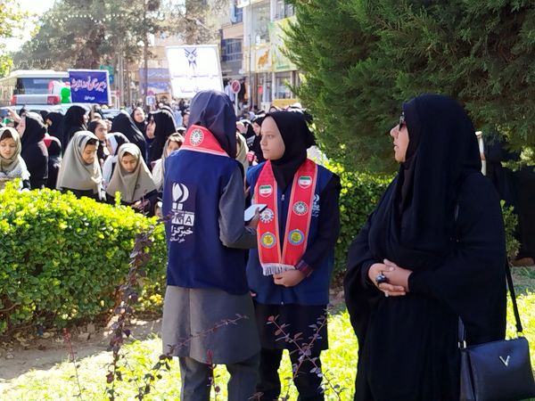 حضور پرشور دانش‌آموز خبرنگاران پانا کاشمر در راهپیمایی ۱۳ آبان