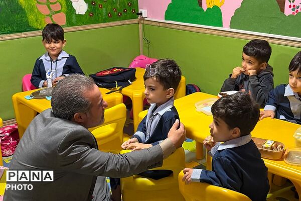 نواخته شدن زنگ غنچه ها در کودکستان ملورین ناحیه دو شهرری 