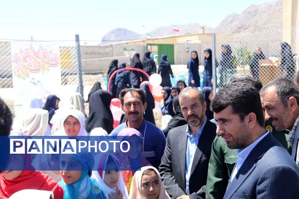  افتتاح زمین چمن مصنوعی با حضور  معاون تربیت‌بدنی و سلامت وزارت آموزش و پرورش