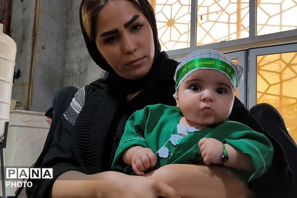 حضور مادران و نوزادان شش ماهه در همایش شیرخوارگان حسینی